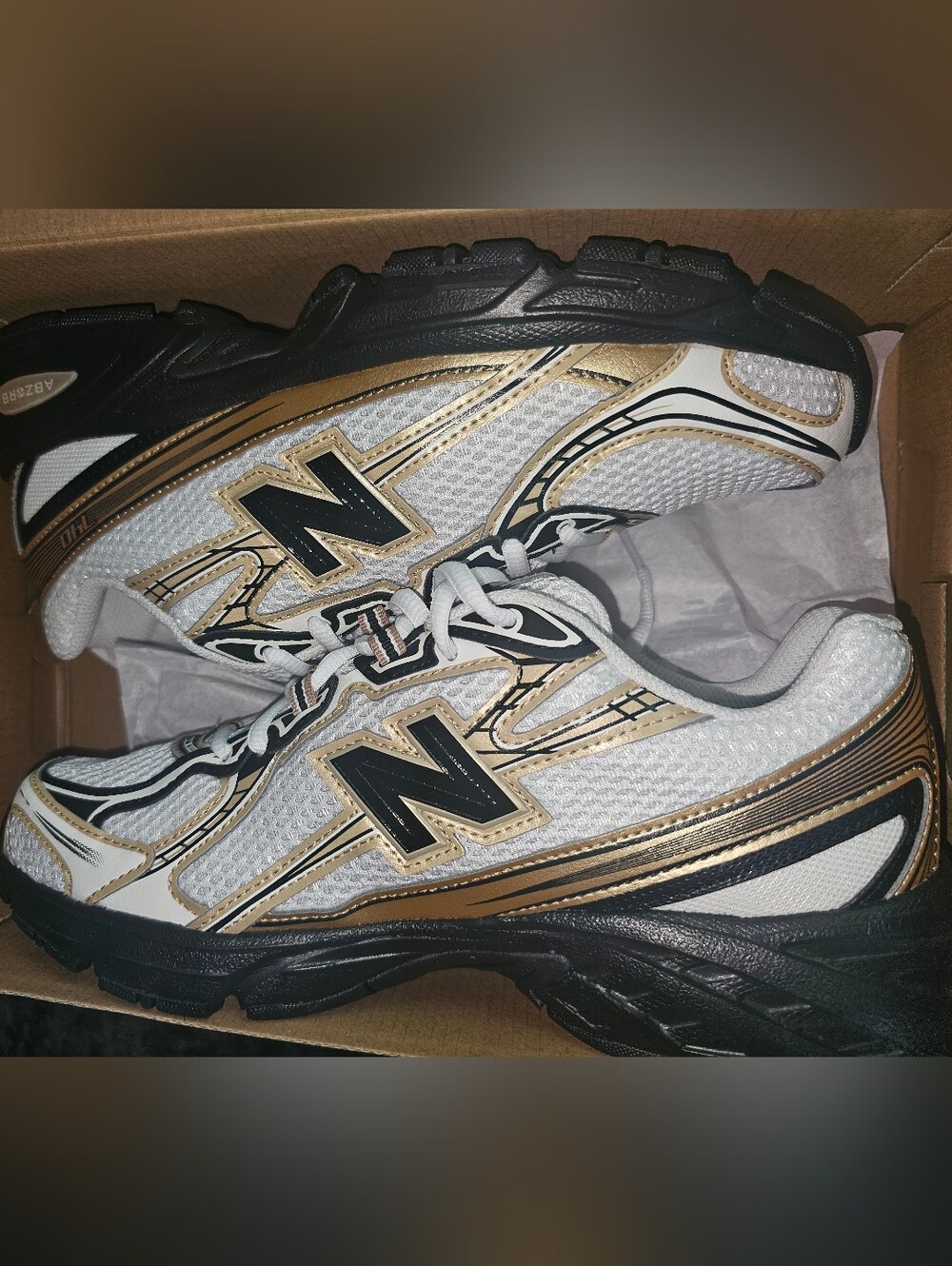 New Balance Black, White & Gold Running Shoes 6.5 Big Kids